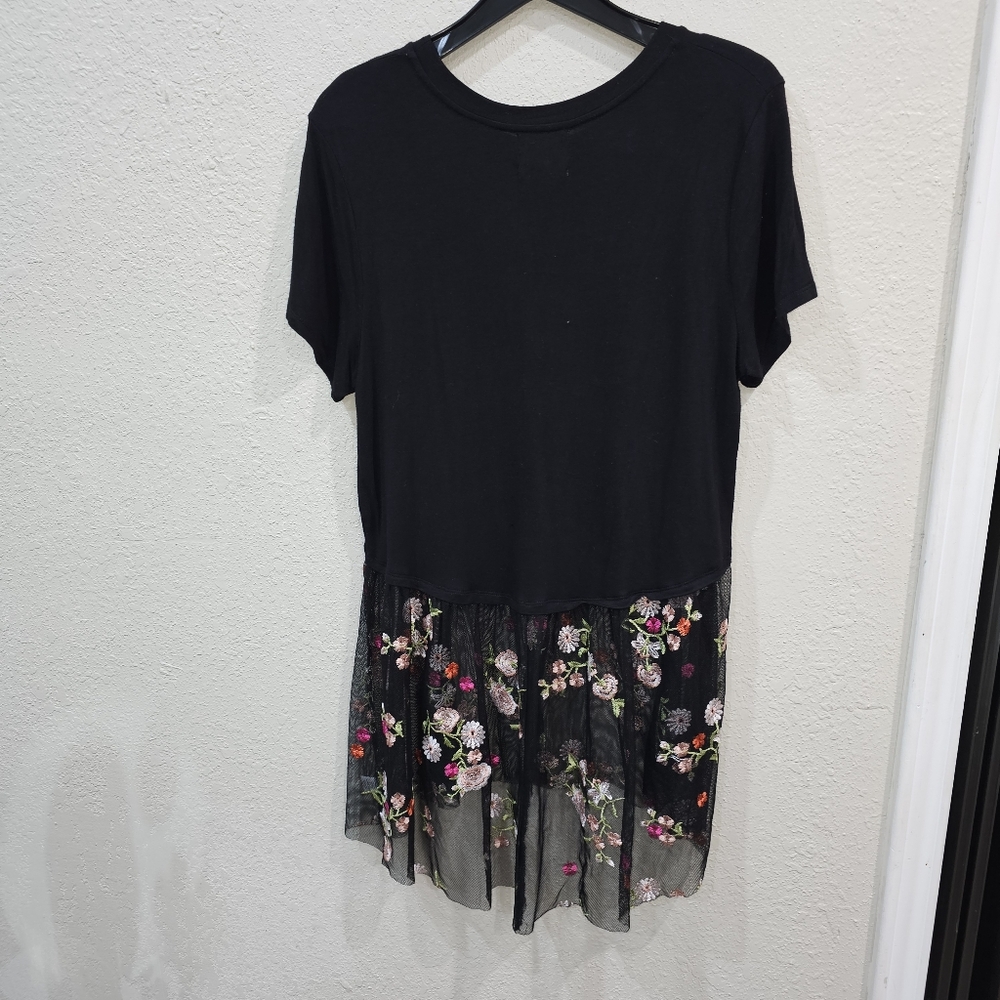 Willow Women's Black Lace Tee sz-Med